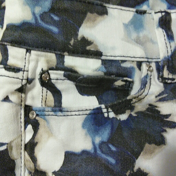 White Housqwe Black Market Floral Print Slim Ankle - Picture 5 of 7